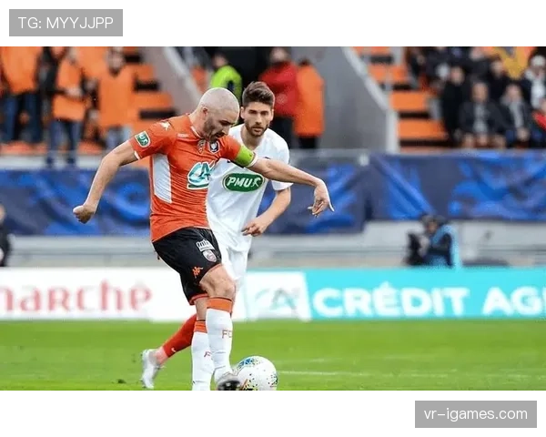 战术复盘:洛里昂三后卫体系漏洞百出,被保级对手多次打穿